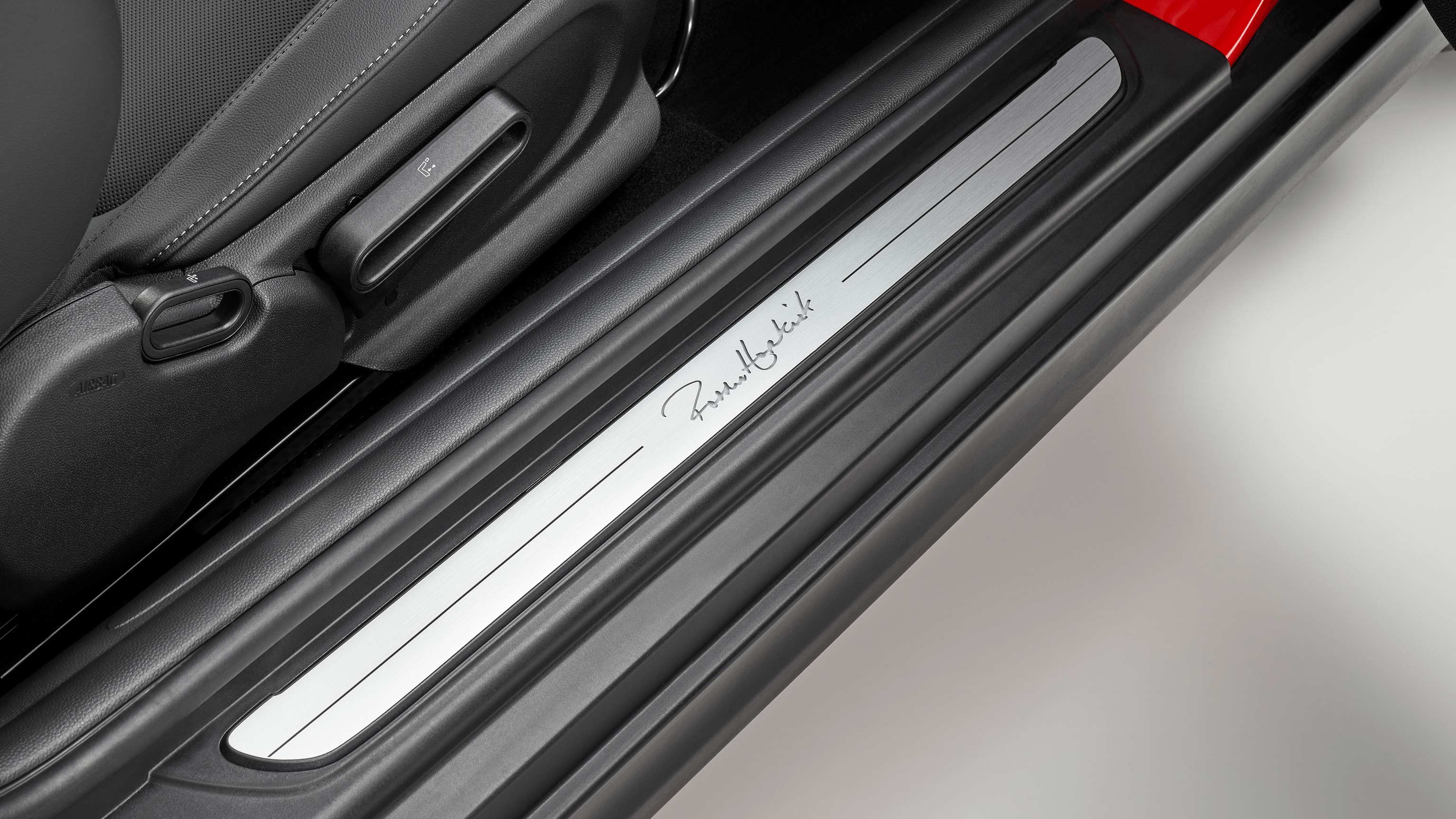 MINI ROSEWOOD EDITION – SPORTS SEATS FOR DRIVER & FRONT PASSENGER